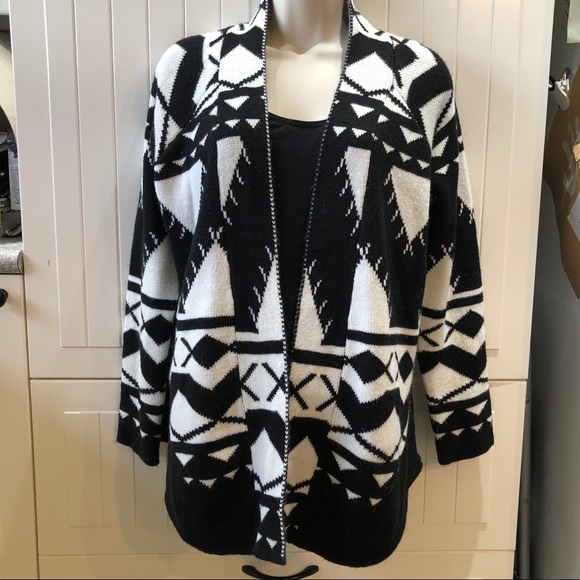 Forever 21 Sweater - Picture 8 of 9